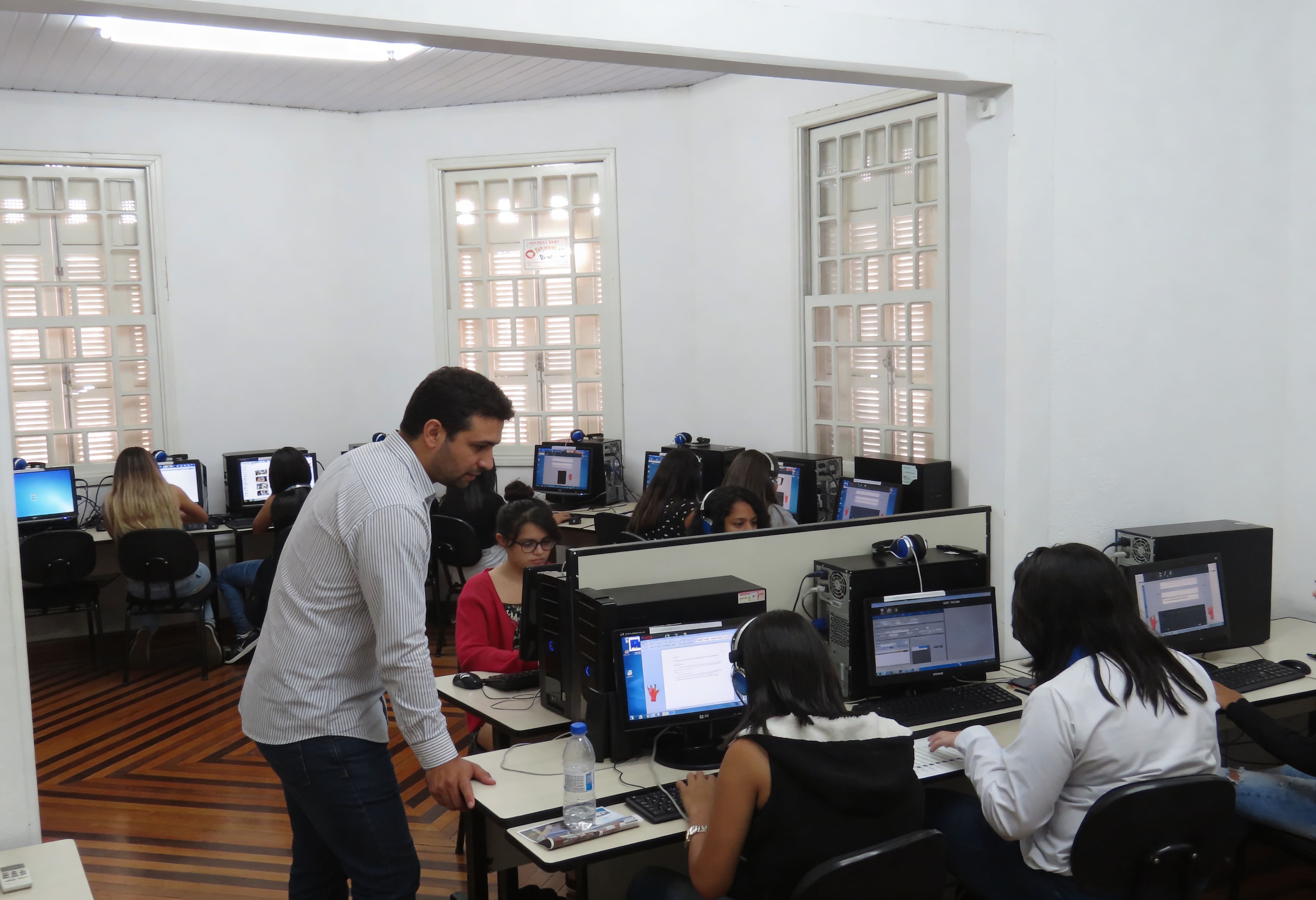Laboratório de informática da Microflex